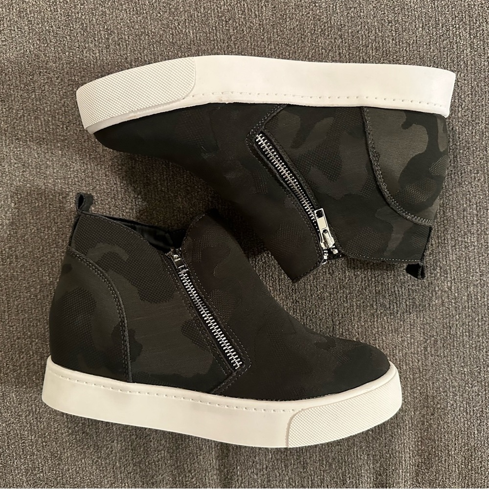 NWT Soda wedge sneaker